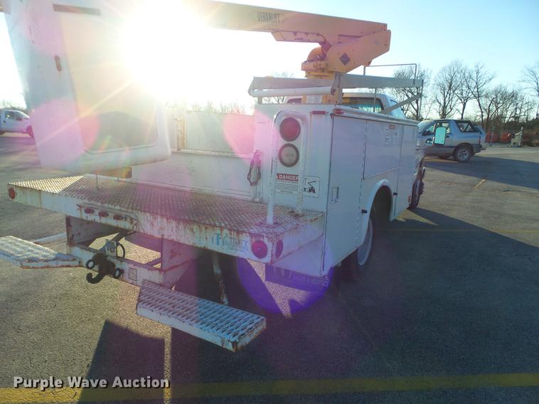 image for item DB6265 2000 Chevrolet 3500 bucket truck