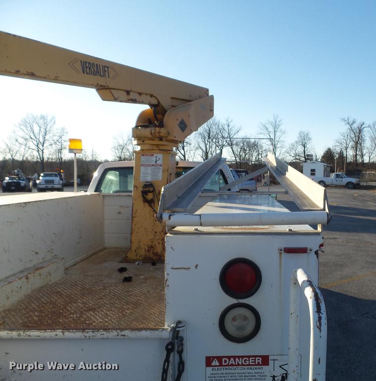 image for item DB6265 2000 Chevrolet 3500 bucket truck
