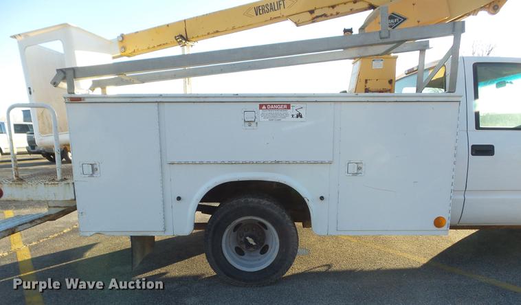 image for item DB6265 2000 Chevrolet 3500 bucket truck