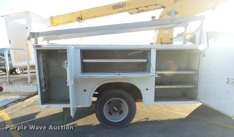image for item DB6265 2000 Chevrolet 3500 bucket truck