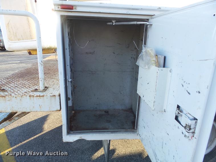 image for item DB6265 2000 Chevrolet 3500 bucket truck