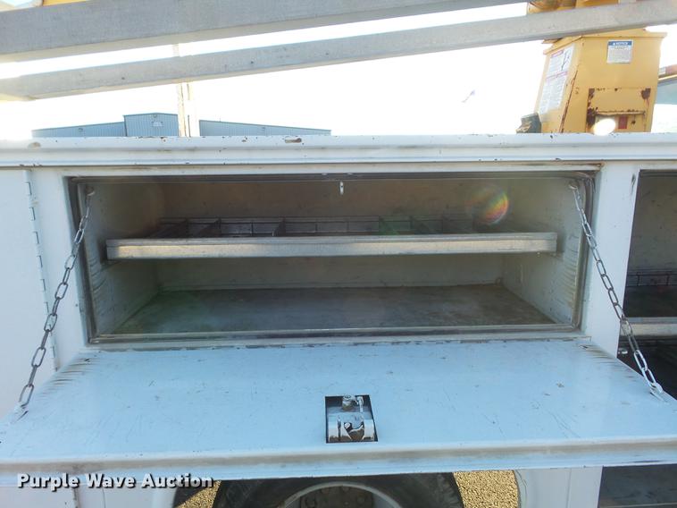 image for item DB6265 2000 Chevrolet 3500 bucket truck