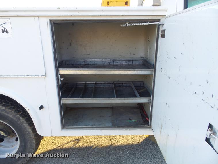 image for item DB6265 2000 Chevrolet 3500 bucket truck