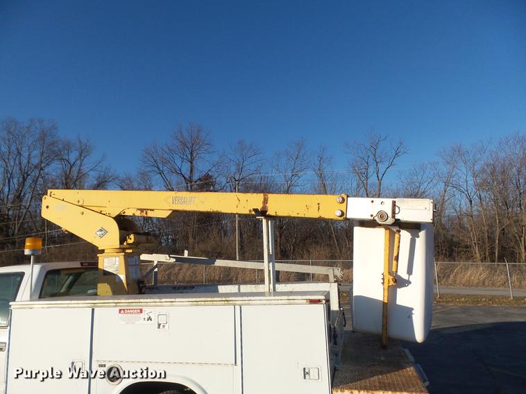 image for item DB6265 2000 Chevrolet 3500 bucket truck