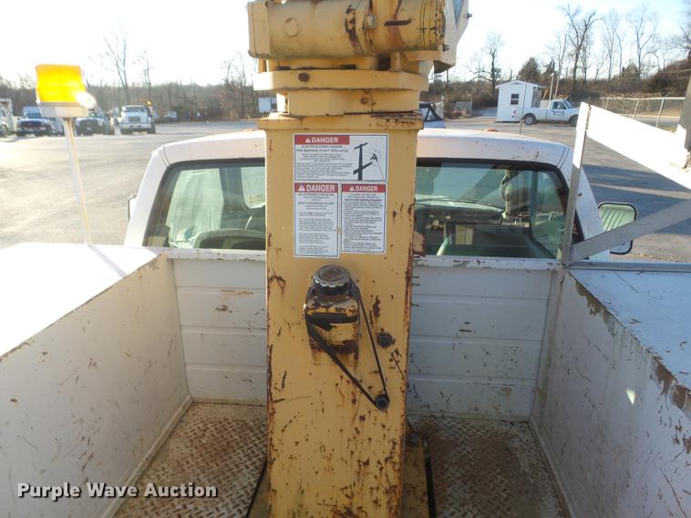 image for item DB6265 2000 Chevrolet 3500 bucket truck