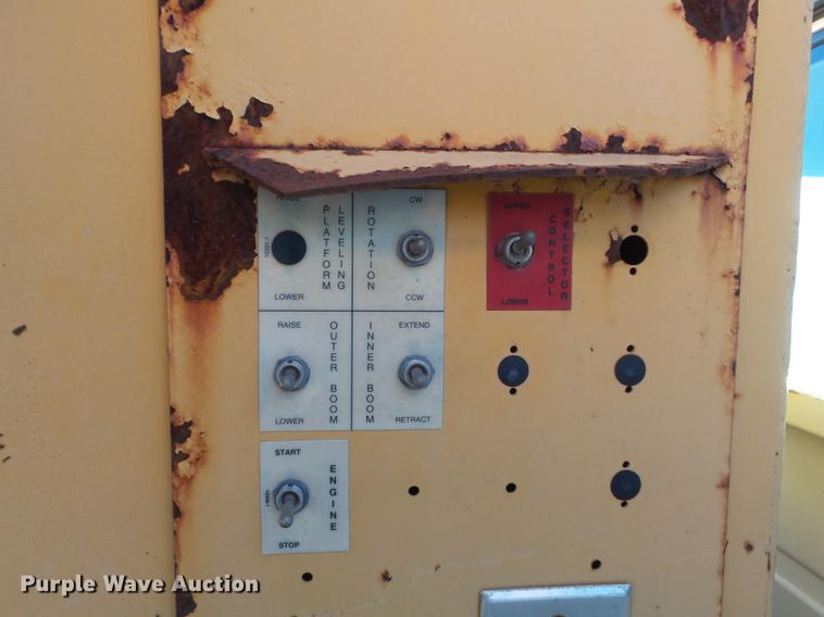 image for item DB6265 2000 Chevrolet 3500 bucket truck