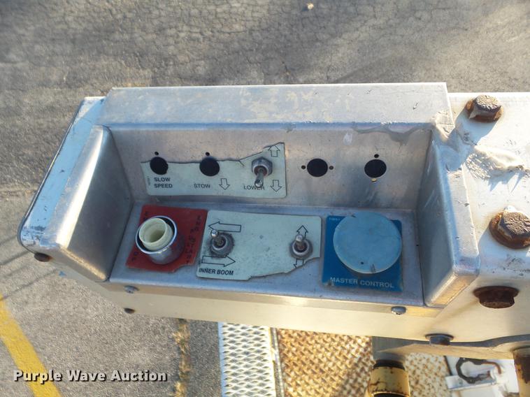 image for item DB6265 2000 Chevrolet 3500 bucket truck