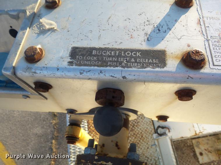 image for item DB6265 2000 Chevrolet 3500 bucket truck