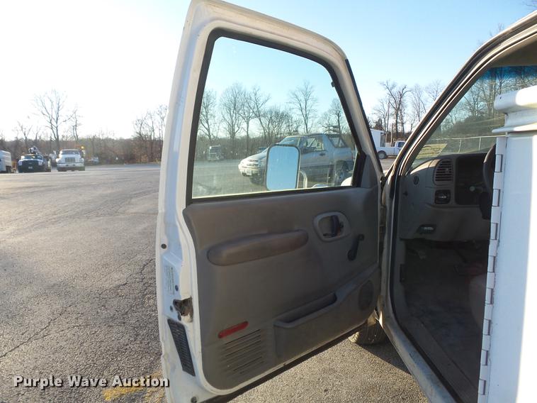 image for item DB6265 2000 Chevrolet 3500 bucket truck