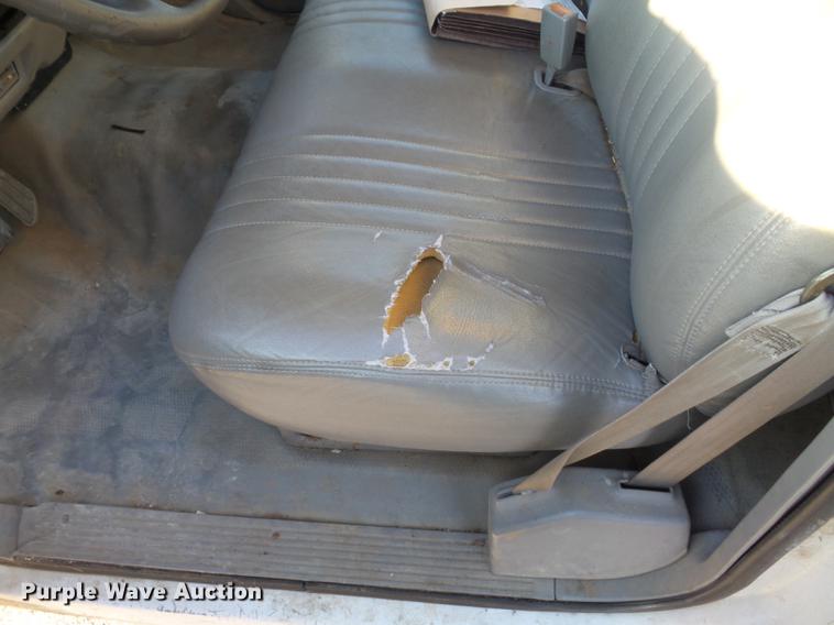 image for item DB6265 2000 Chevrolet 3500 bucket truck