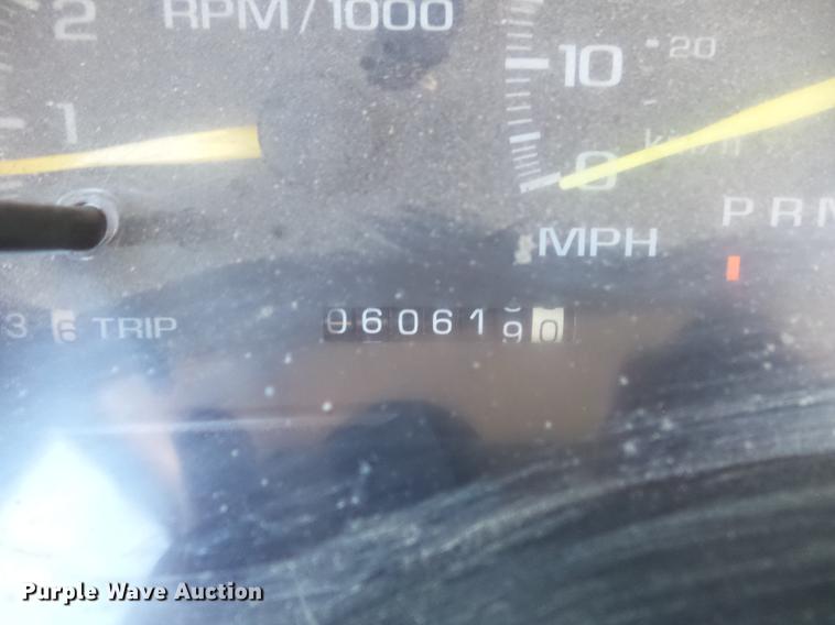 image for item DB6265 2000 Chevrolet 3500 bucket truck