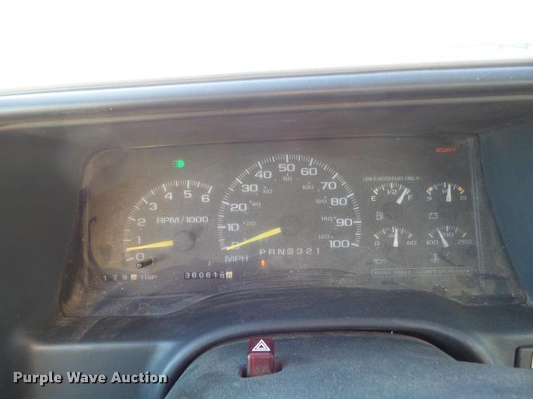 image for item DB6265 2000 Chevrolet 3500 bucket truck