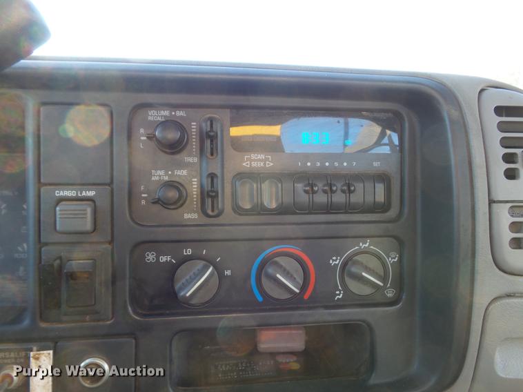 image for item DB6265 2000 Chevrolet 3500 bucket truck