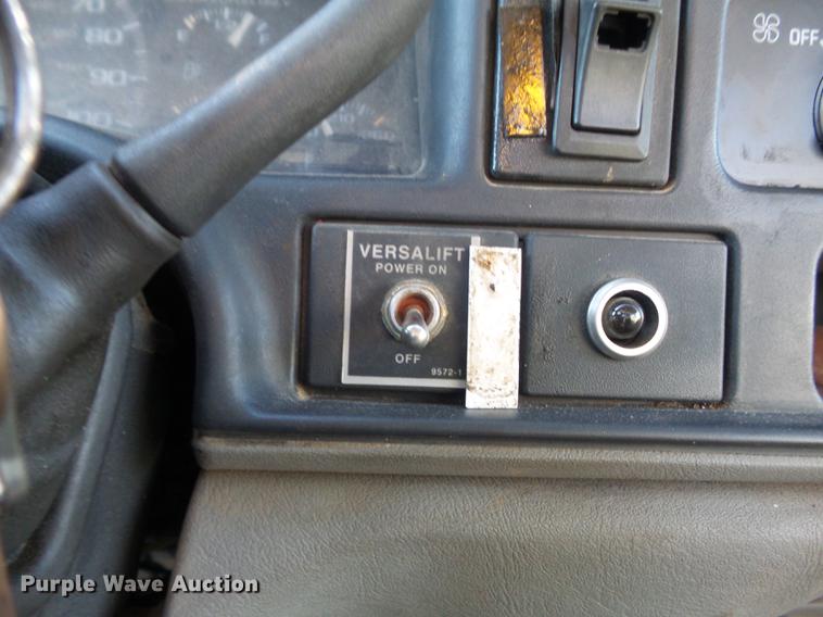 image for item DB6265 2000 Chevrolet 3500 bucket truck