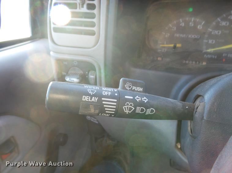 image for item DB6265 2000 Chevrolet 3500 bucket truck