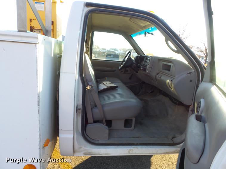 image for item DB6265 2000 Chevrolet 3500 bucket truck