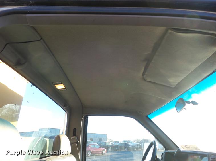 image for item DB6265 2000 Chevrolet 3500 bucket truck