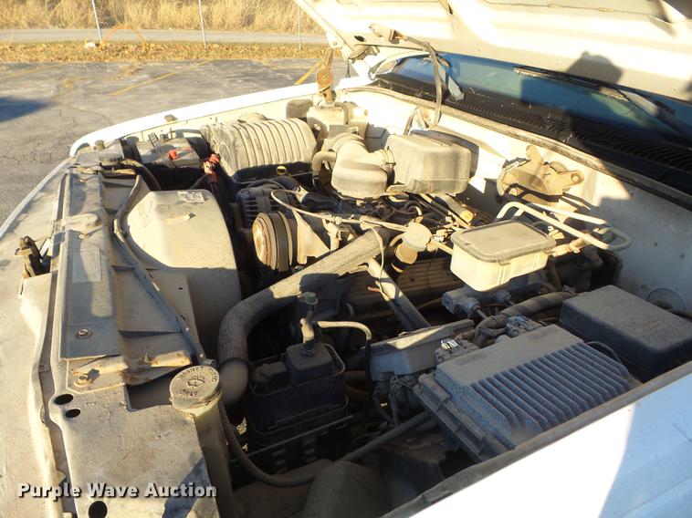 image for item DB6265 2000 Chevrolet 3500 bucket truck