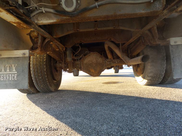 image for item DB6265 2000 Chevrolet 3500 bucket truck