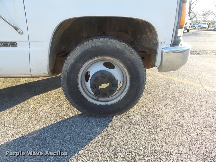 image for item DB6265 2000 Chevrolet 3500 bucket truck