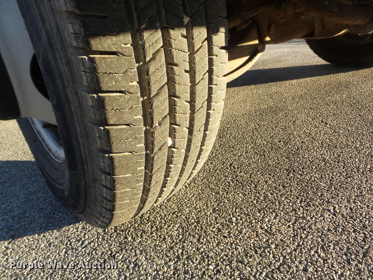 image for item DB6265 2000 Chevrolet 3500 bucket truck