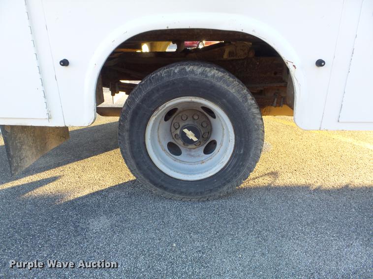 image for item DB6265 2000 Chevrolet 3500 bucket truck