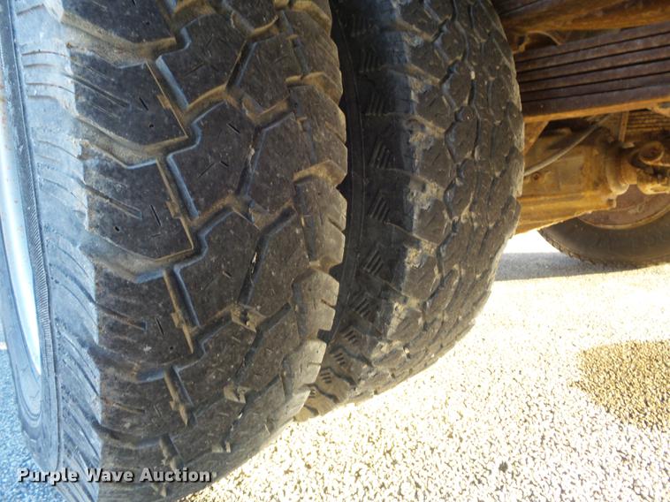 image for item DB6265 2000 Chevrolet 3500 bucket truck