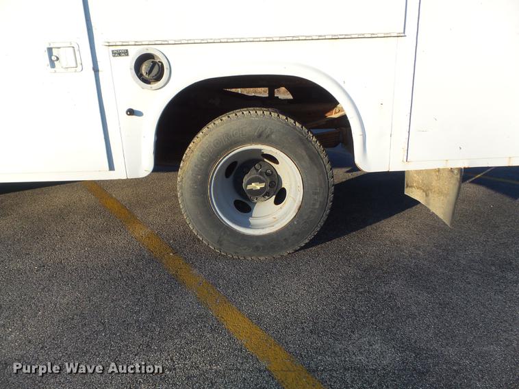 image for item DB6265 2000 Chevrolet 3500 bucket truck