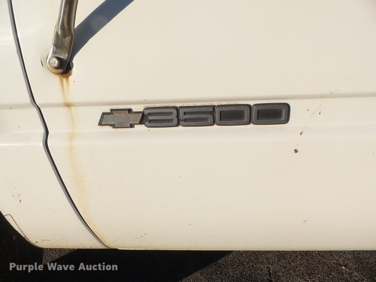 image for item DB6265 2000 Chevrolet 3500 bucket truck