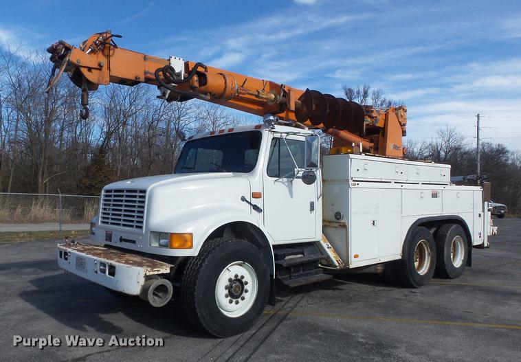 image for item DB6266 1991 International 4900 digger derrick truck