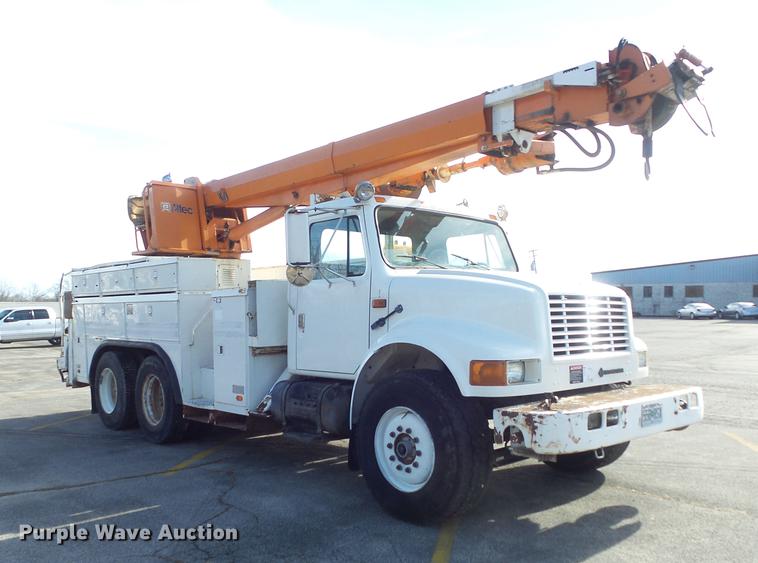 image for item DB6266 1991 International 4900 digger derrick truck