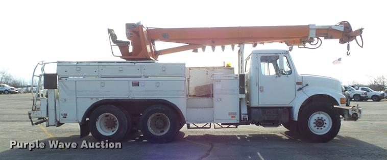 image for item DB6266 1991 International 4900 digger derrick truck