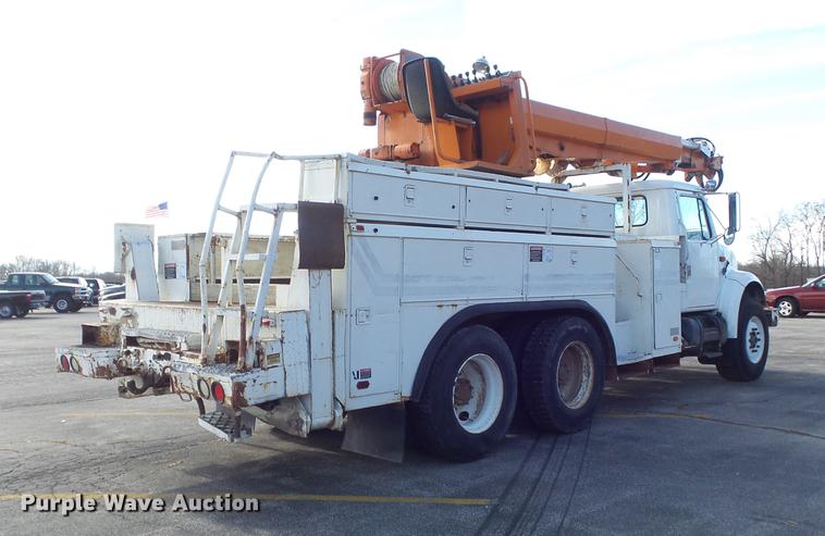 image for item DB6266 1991 International 4900 digger derrick truck