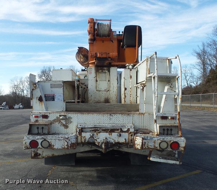 image for item DB6266 1991 International 4900 digger derrick truck