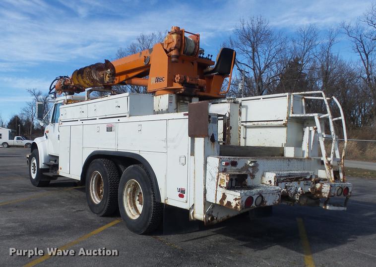 image for item DB6266 1991 International 4900 digger derrick truck
