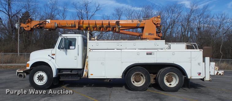 image for item DB6266 1991 International 4900 digger derrick truck