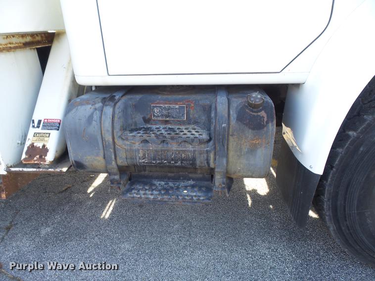 image for item DB6266 1991 International 4900 digger derrick truck