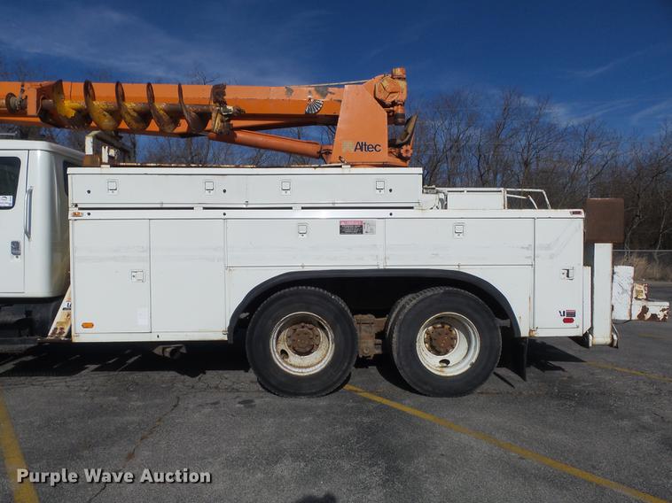 image for item DB6266 1991 International 4900 digger derrick truck