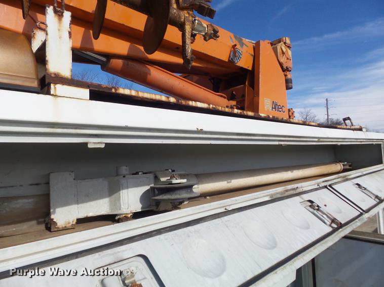 image for item DB6266 1991 International 4900 digger derrick truck