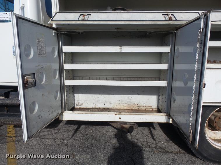 image for item DB6266 1991 International 4900 digger derrick truck