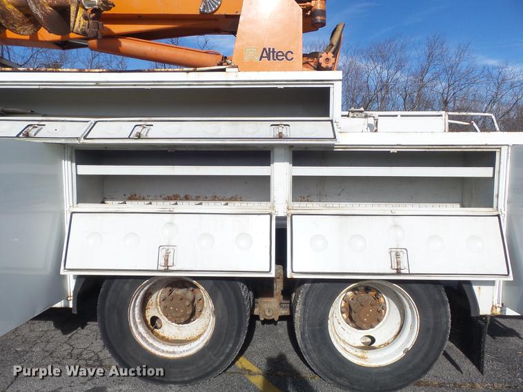 image for item DB6266 1991 International 4900 digger derrick truck