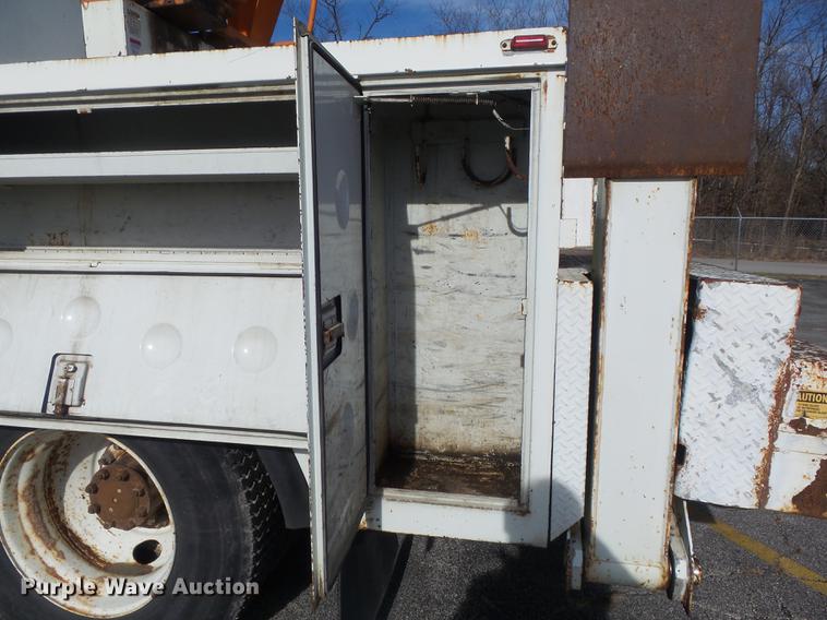 image for item DB6266 1991 International 4900 digger derrick truck