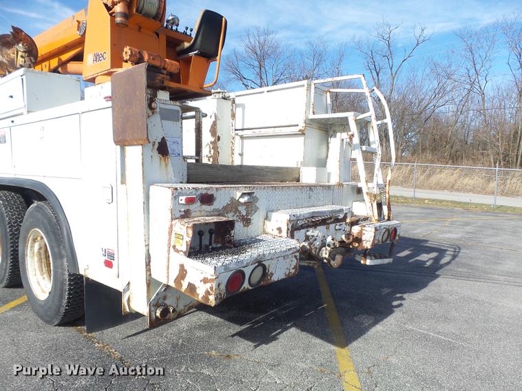 image for item DB6266 1991 International 4900 digger derrick truck