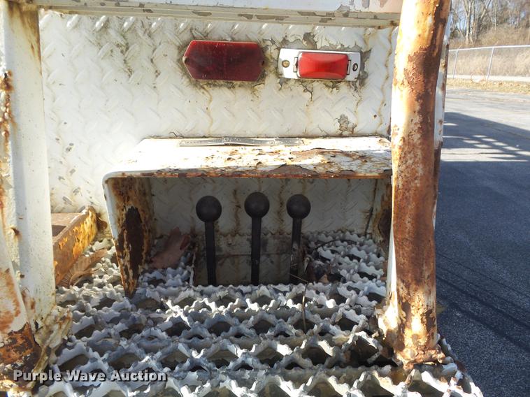 image for item DB6266 1991 International 4900 digger derrick truck