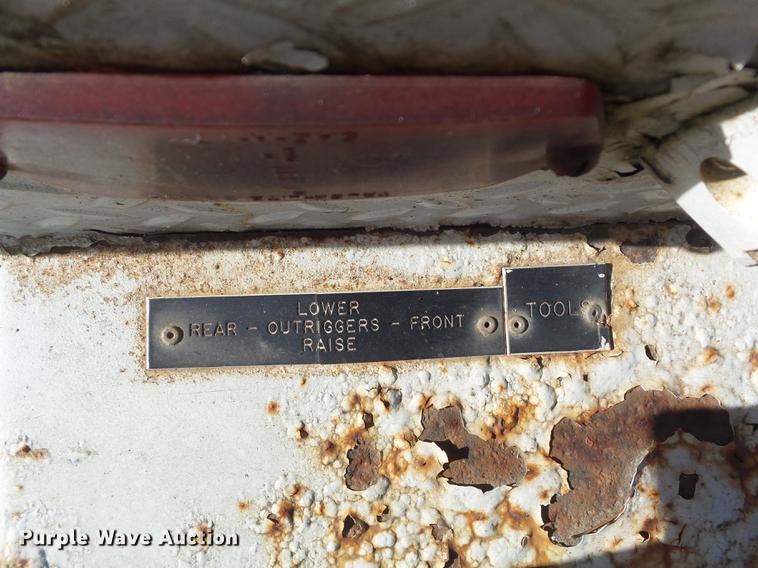 image for item DB6266 1991 International 4900 digger derrick truck