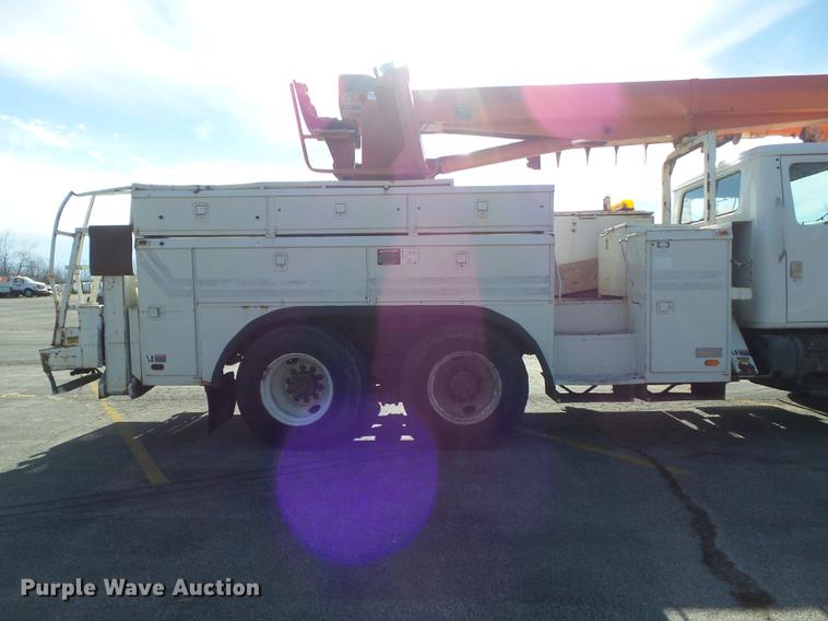 image for item DB6266 1991 International 4900 digger derrick truck