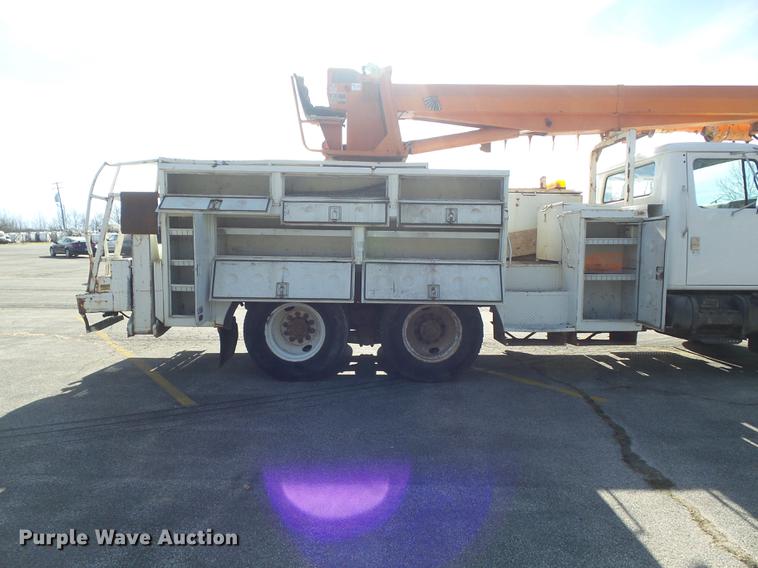 image for item DB6266 1991 International 4900 digger derrick truck