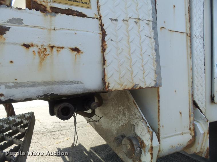 image for item DB6266 1991 International 4900 digger derrick truck