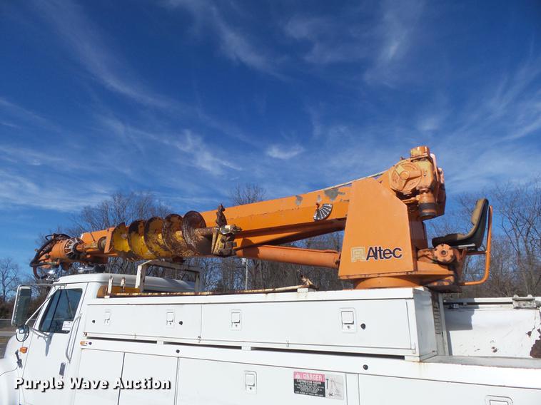 image for item DB6266 1991 International 4900 digger derrick truck