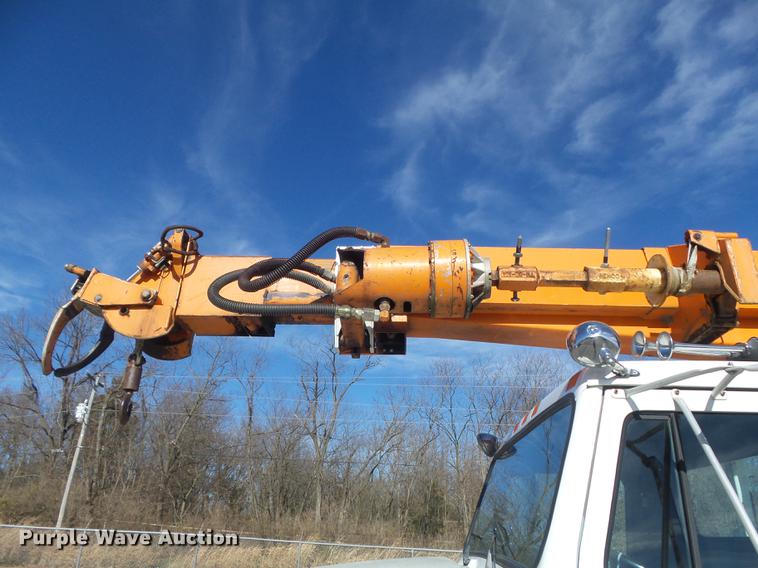 image for item DB6266 1991 International 4900 digger derrick truck